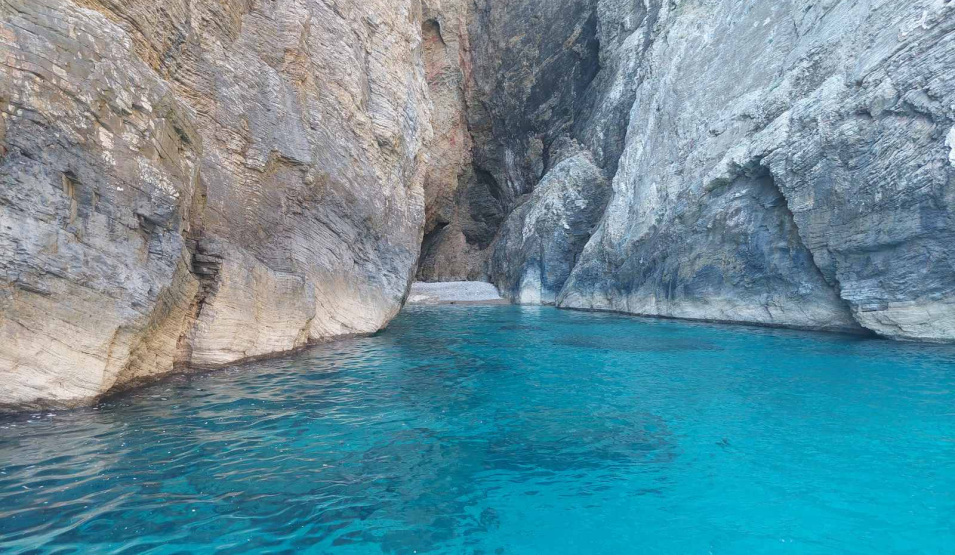 Rent a boat in Lesvos