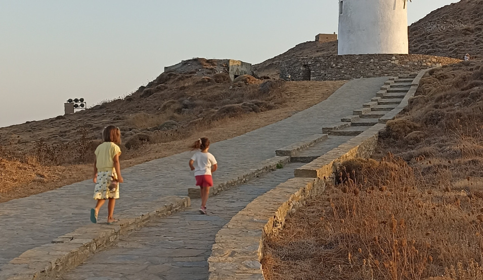 Island hopping in North Aegean 