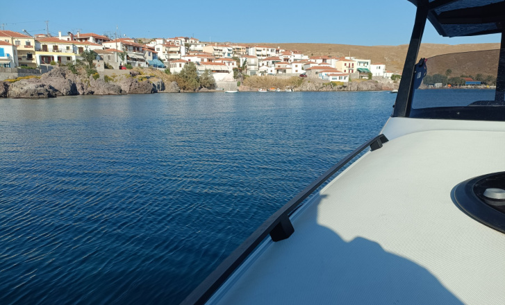 Ο γύρος της Λέσβου με σκάφος