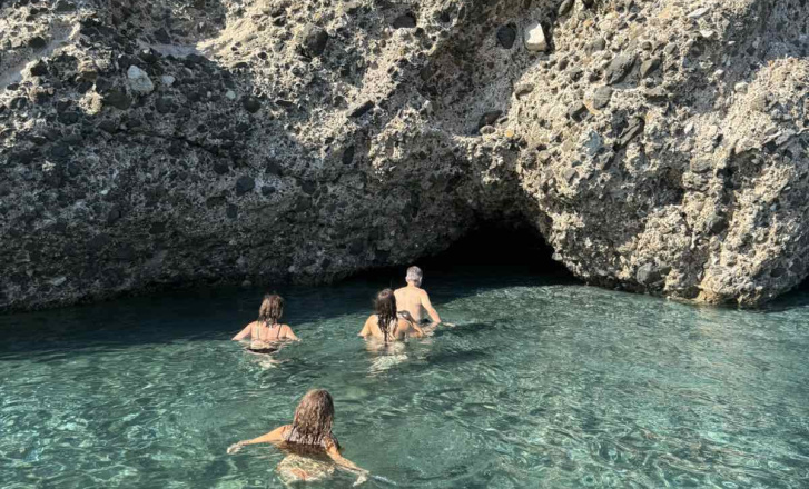 Kommenos Vrahos cave